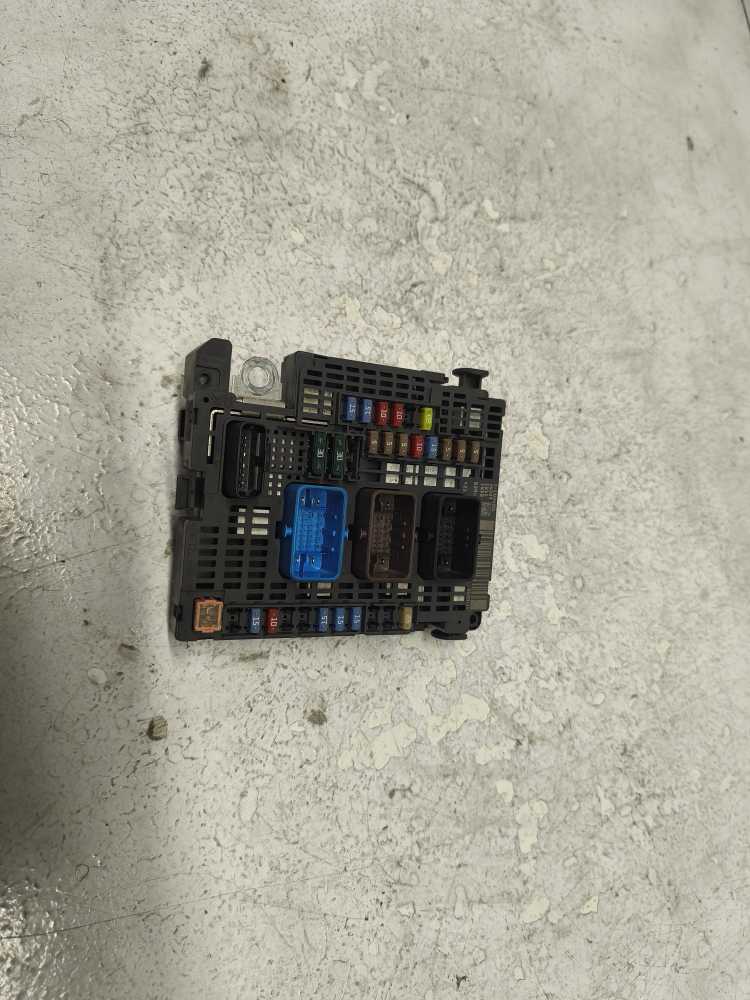 BOITIER ELECTRONIQUE CITROEN / PEUGEOT BSM-AB1 - Vue 1